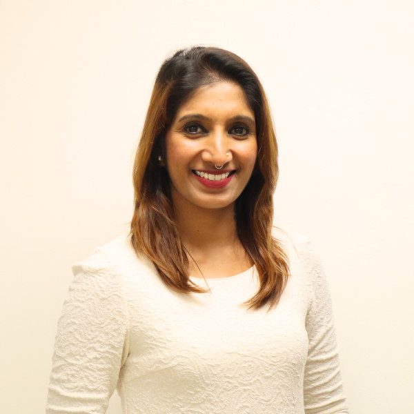 4)Stephanie-600x600-rev